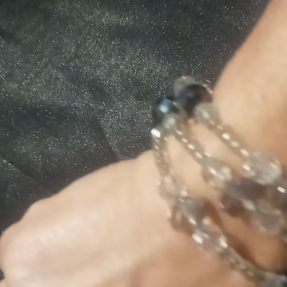Wrap crystal cut resin beaded bracelet. - Picture 4 of 4